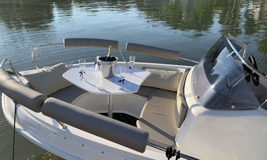 Tident 530 Center console comfortable dayboat for hire in Gyor