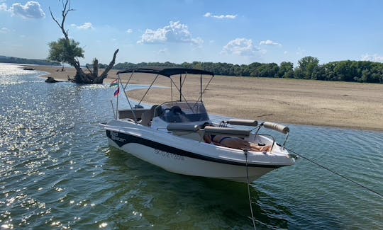 Tident 530 Center console comfortable dayboat for hire in Gyor