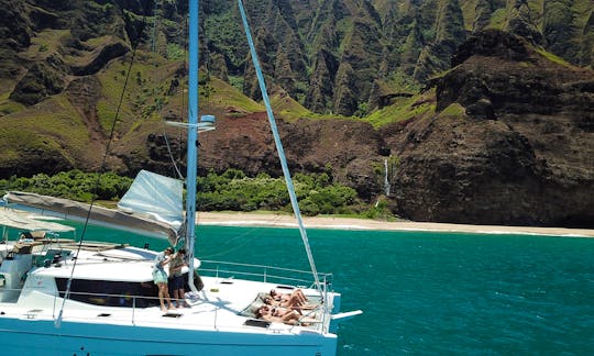 Catamaran Lokahi in Honoulu, Hawaii