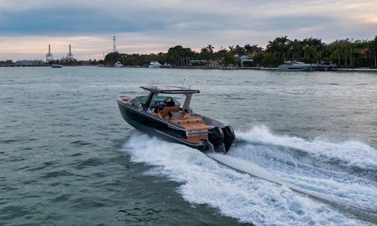 Un pur rêve de luxe sur l'eau - Le tout nouvel Aviara AV32 à Miami