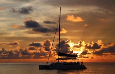 Nha Trang Day or Sunset Yacht Sailing | Chuyến du thuyền buổi sáng hoac hoàng hôn