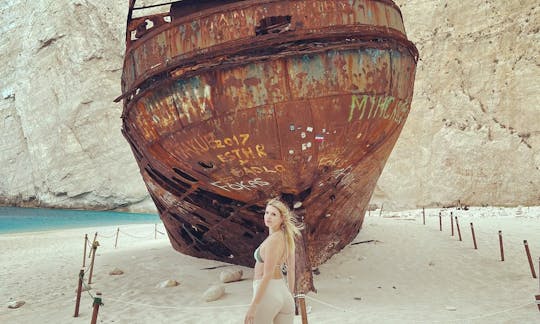 Bateau à moteur de luxe privé vers le naufrage et les grottes bleues avec skipper
