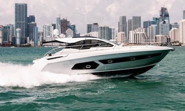 Yate Azimut Atlantis de 43 pies en el centro de Miami/South Miami Beach