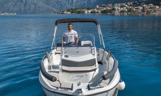 Beneteau Flyer 6.6. para aluguel diário em Kotor