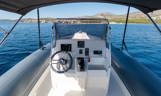 Marlin 790 Dynamic avec moteur Honda de 250 ch à Trogir