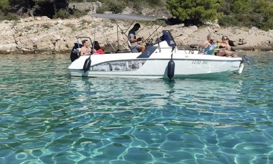 Beneteau Flyer 6.6 avec moteur hors-bord de 150 CV à Trogir, Croatie