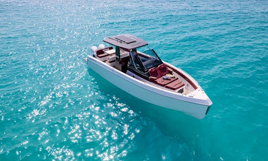 SCHAEFER V33 Luxury speedboat 34ft charter from Marigot