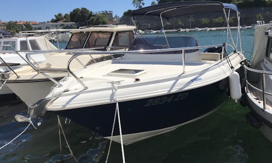 Compact and Comfortable Eolo 650 Day Boat in Zadar