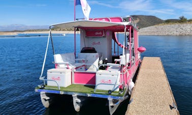 ¡Pontón Barbie Party Boat en Lake Pleasant! Perfecto para grupos de 8 personas