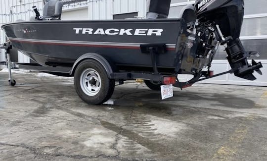 Tracker V-16 Laker DLX Fishing Boat in the Edmonton area