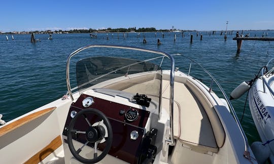 Voyage 18 Deck Boat Rental in Venezia, Italy