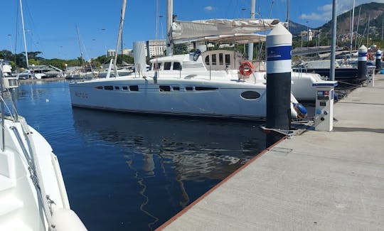 Alquiler de catamarán de crucero Catamaran Dolphin 43 en Río de Janeiro, Brasil