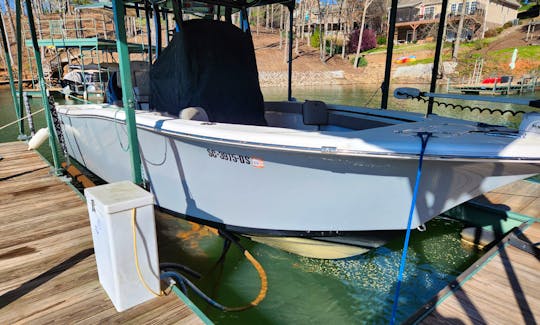 2022 Sea Pro 239DLX Awesome fishing boat on Lake Hartwell