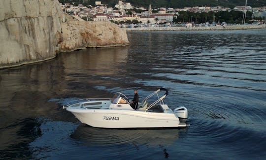 Abierto Atlantic Marine 750 en Makarska
