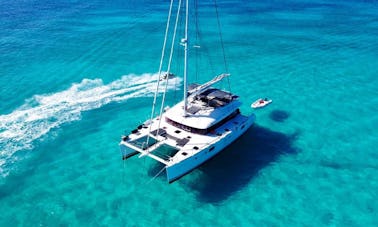 Alquiler de lujo de día y noche con TODO INCLUIDO en el catamarán de vela Amura