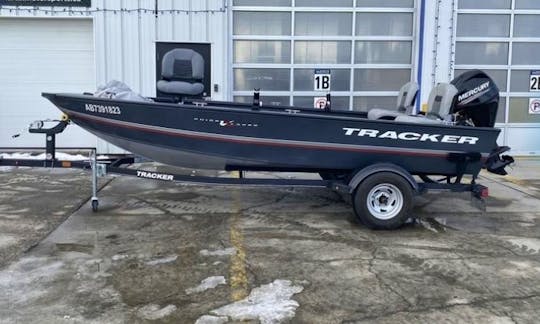 Tracker V-16 Laker DLX Fishing Boat in the Edmonton area