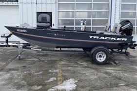 Tracker V-16 Laker DLX Fishing Boat in the Edmonton area