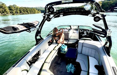 Supra Launch 242 Luxury Wakeboat in Austin!