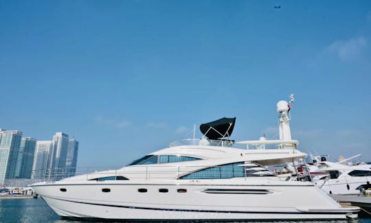 Charter A Luxurious 65ft Yacht in Dubai