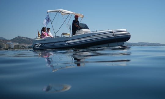 Bateau à moteur Novurania à louer à la journée