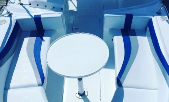 ¡Crea tu aventura personalizada en este barco en Abu Dhabi!