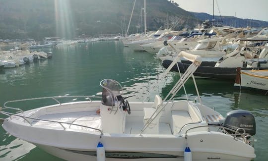 Lancha motora Blumax 012 en alquiler en Castellammare del Golfo Sicilia