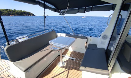 Private Skippered tours with NEW Beneteau Antares 8 in Rovinj!