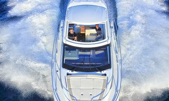 ''Love'' Leader 33 Jeanneau Motor Yacht Rental in Antibes, Provence-Alpes-Côte d'Azur