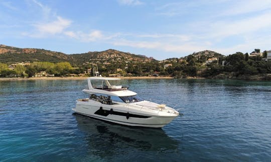 Alquiler de yates Prestige 590 Jeanneau en Saint-Raphaël, Provenza-Alpes-Costa Azul