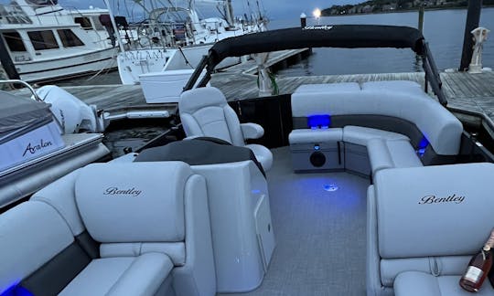 Bentley 220 Cruise Pontoon for rent in Edgewater