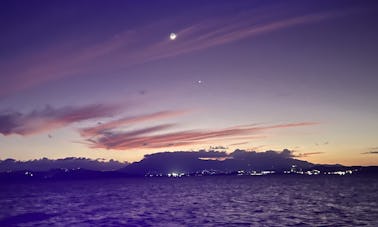 Excursion en bateau au coucher du soleil avec charcuterie et boissons