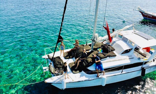 Belize Semi-Private Exclusive All-in-1 Catamaran Tour