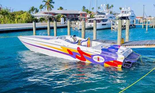 Luxuoso Cigarette Cafe Racer para alugar em Nassau, Bahamas