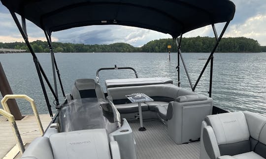 LAKE NORMAN LUXURY PONTOON RENTAL! 5 STAR , FIRST CLASS SERVICE!