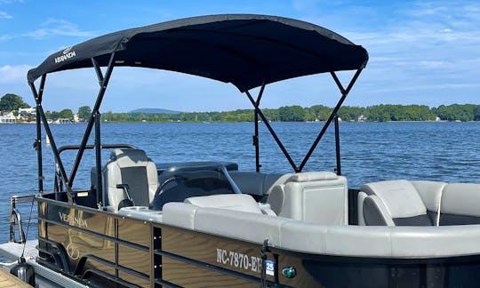 **FUEL INCLUDED** LUXURY ON LAKE NORMAN PONTOON RENTAL - 5 STAR SERVICE