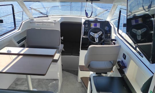 ¡Alquile un NUEVO Beneteau Antares 8!