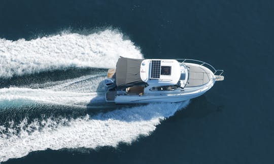 ¡Alquile un NUEVO Beneteau Antares 8!