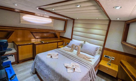 Luxury Yacht Maris 20