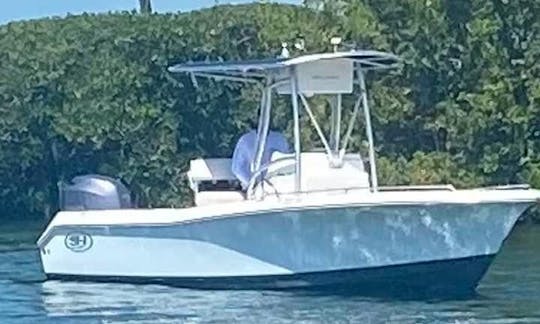 21ft Sea Hunt 207 Triton Center Console for Rent in Key Largo Florida!