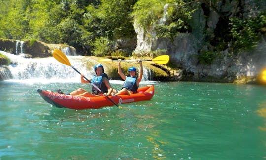 Piragüismo en la parte alta del río Mreznica - Slunj, Croacia