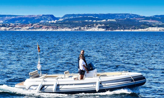 Bateau à moteur Novurania à louer à la journée