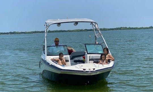 Gorgeous Yamaha Power Ski Boat for rent in Lewisville, Texas.