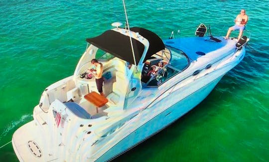 Cruiser Yacht 46ft Available for up to 12 peoples in Miami, Florida