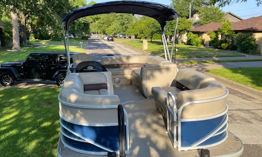 3 Day Minimum**2019 Sun Tracker Party Barge 20 Pontoon Boat | Lake Amon G Carter