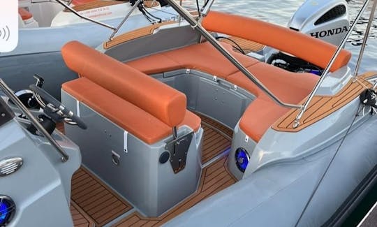 Marlin 790 pro is amazing boat for private tour.