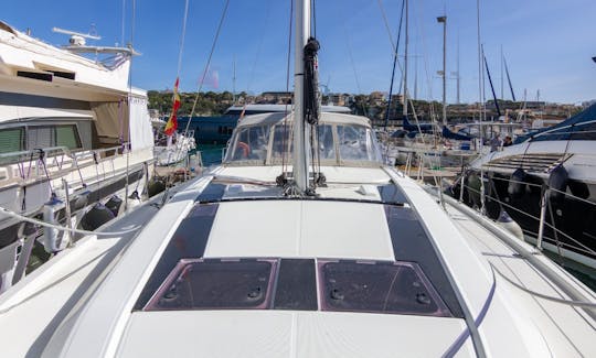 Baleria - Oceanis 461 Cruising Monohull Rental in Porto Cristo, Balearic Islands