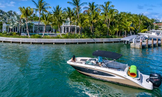 Sea Ray Sundeck 29ft sport Deck Boat up to 9 people in Miami Beach, Florida