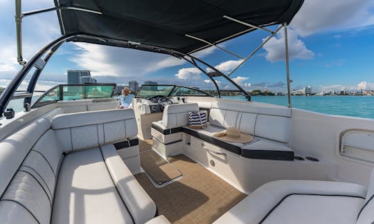 Sea Ray Sundeck 29ft sport Deck Boat up to 9 people in Miami Beach, Florida