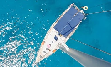 Navegando para Comino em um veleiro Beneteau de 48 pés