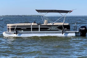 Harris Tritoon for 15 people available on Lake Conroe in Montgomery, Texas